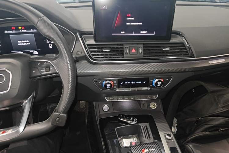 Used Audi Q5L Sportback 2021 40 TFSI Launch Special Edition Center Console