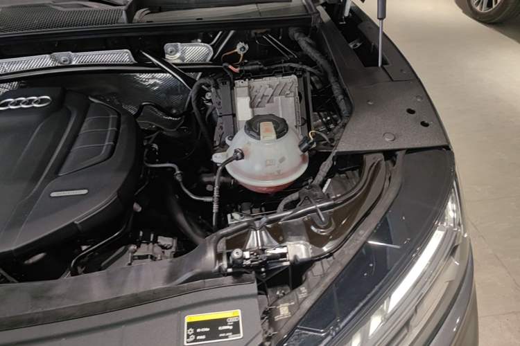 Used Audi Q5L Sportback 2021 45 TFSI Luxury Edition Engine Bay Left