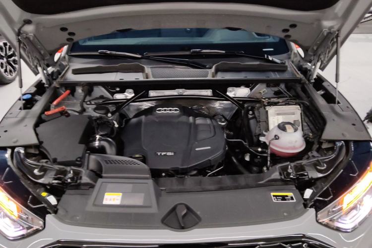 Used Audi Q5L Sportback 2021 40 TFSI Launch Special Edition Engine Bay