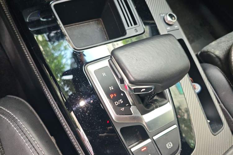Used Audi Q5L Sportback 2021 40 TFSI Luxury Edition Gear Lever