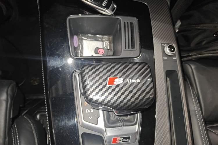 Used Audi Q5L Sportback 2021 40 TFSI Launch Special Edition Gear Lever