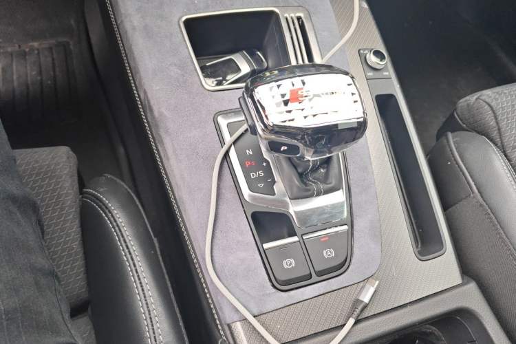 Used Audi Q5L Sportback 2021 40 TFSI Luxury Edition Gear Lever