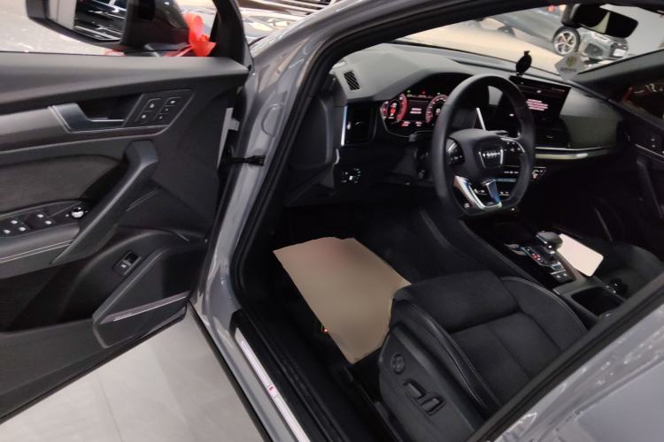 Used Audi Q5L Sportback 2021 40 TFSI Launch Special Edition Interior 3