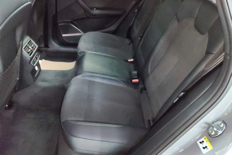 Used Audi Q5L Sportback 2021 40 TFSI Launch Special Edition Interior 4