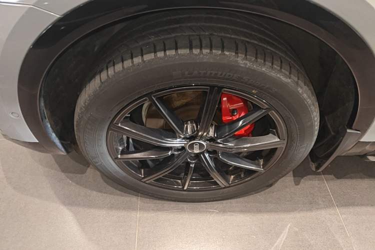 Used Audi Q5L Sportback 2021 40 TFSI Launch Special Edition Left Front Wheel Hub