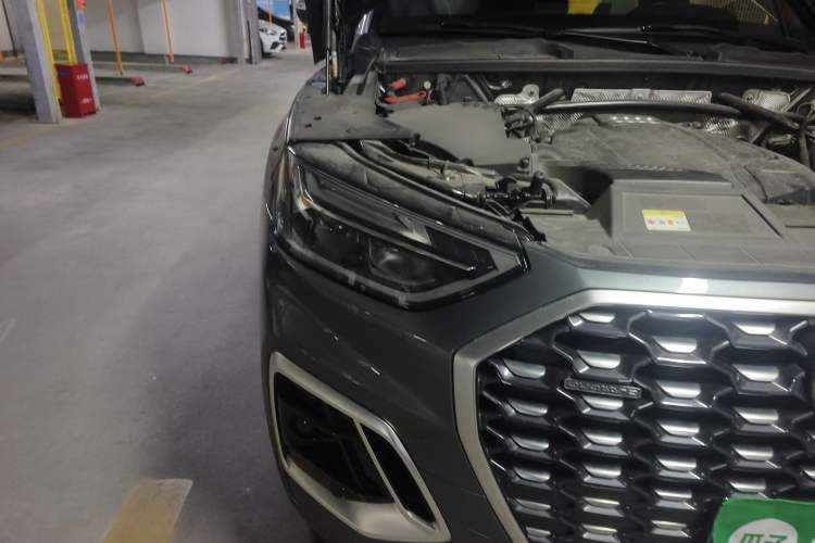 Used Audi Q5L Sportback 2021 40 TFSI Luxury Edition Right Front Headlight