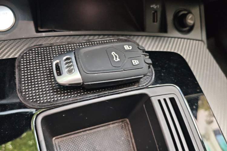 Used Audi Q5L Sportback 2021 40 TFSI Luxury Edition Vehicle Key