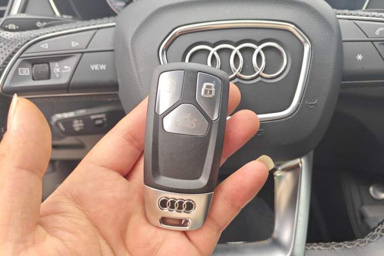 Used Audi Q5L Sportback 2021 40 TFSI Luxury Edition Vehicle Key
