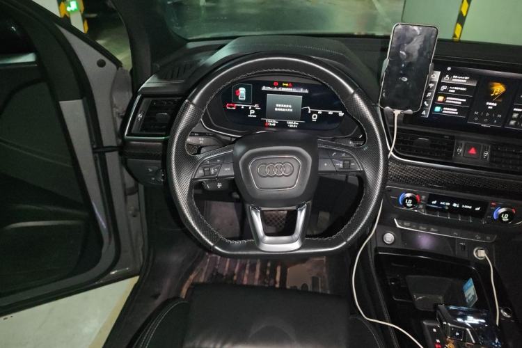 Used Audi Q5L Sportback 2021 40 TFSI Fashion Model Steering Wheel