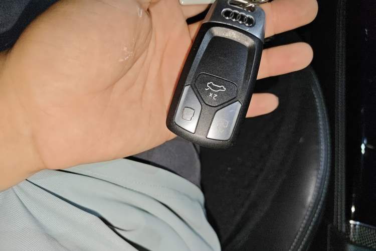 Used Audi Q5L Sportback 2021 45 TFSI Luxury Edition Vehicle Key