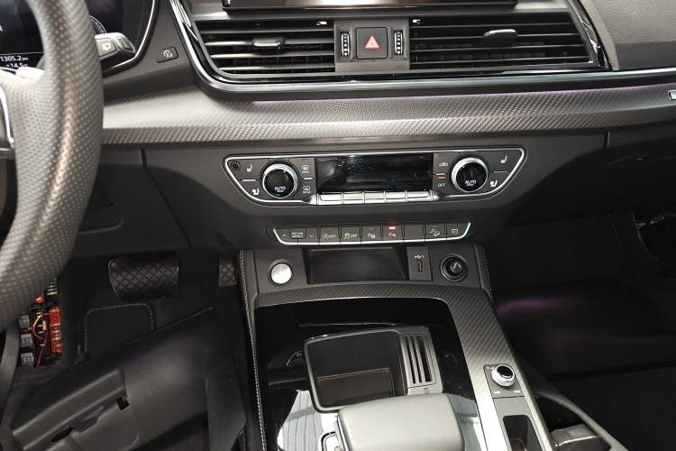 Used Audi Q5L Sportback 2021 45 TFSI Luxury Edition Audio And AC Panel