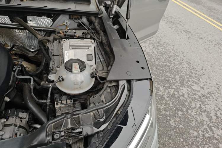 Used Audi Q5L Sportback 2021 40 TFSI Fashion Model Engine Bay Left