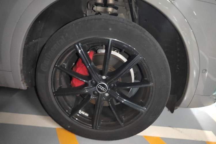 Used Audi Q5L Sportback 2021 45 TFSI Luxury Edition Right Front Wheel Hub