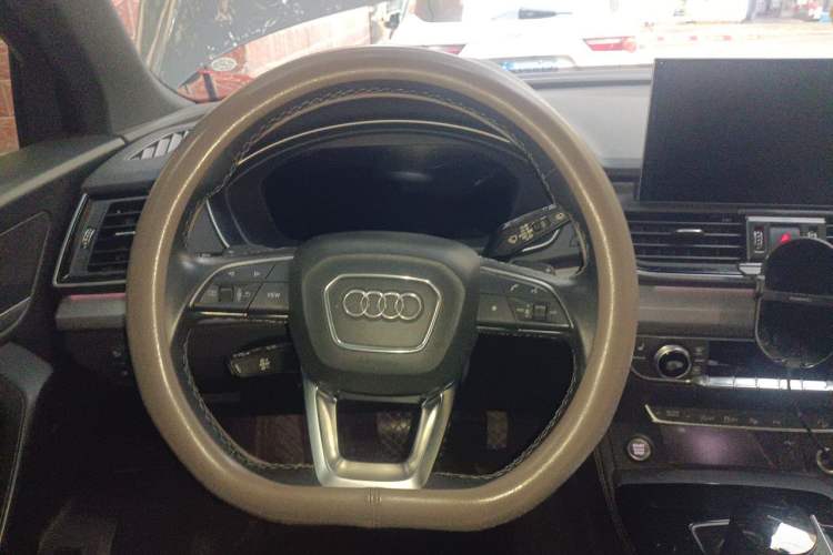 Used Audi Q5L Sportback 2021 40 TFSI Fashion Model Steering Wheel