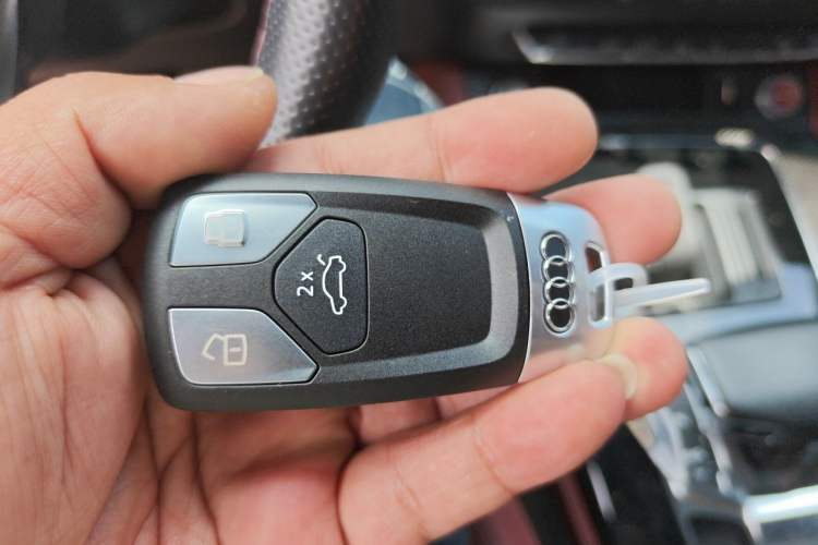 Used Audi Q5L Sportback 2021 40 TFSI Enjoy Life Edition Vehicle Key
