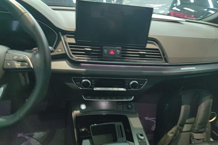 Used Audi Q5L Sportback 2021 40 TFSI Fashion Model Audio And AC Panel