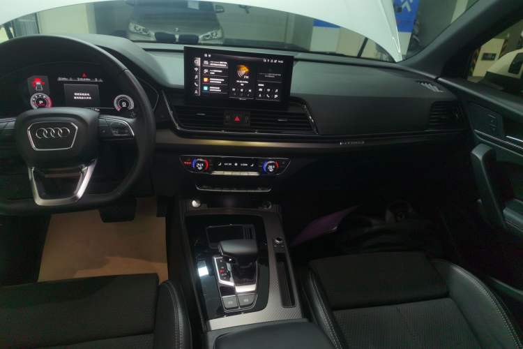 Used Audi Q5L Sportback 2021 40 TFSI Luxury Edition Audio And AC Panel