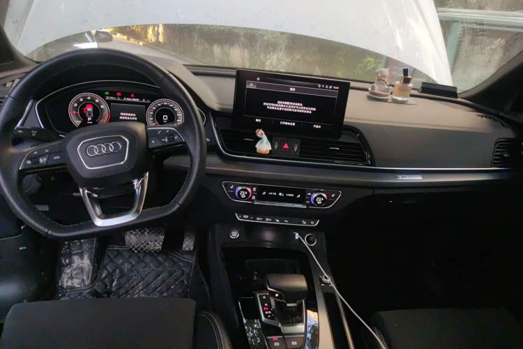 Used Audi Q5L Sportback 2021 45 TFSI Luxury Edition Center Console