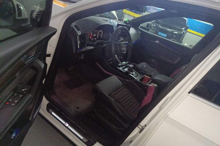 Used Audi Q5L Sportback 2021 45 TFSI Luxury Edition Driver Seat