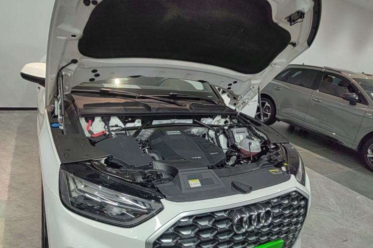 Used Audi Q5L Sportback 2021 40 TFSI Fashion Model Engine Bay