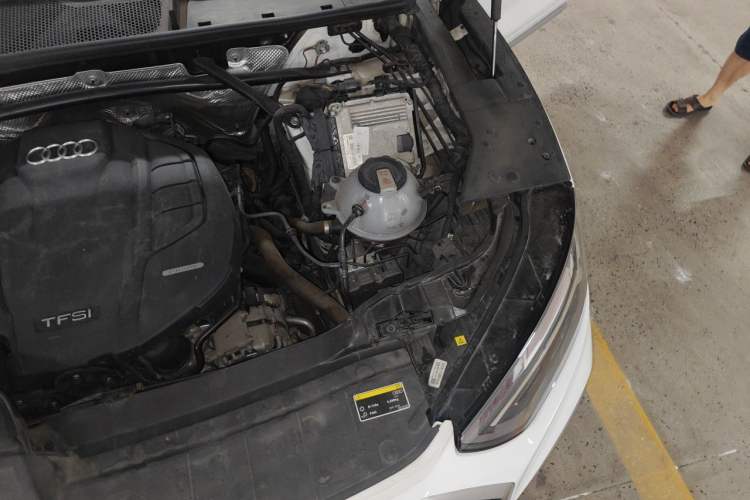 Used Audi Q5L Sportback 2021 40 TFSI Fashion Model Engine Bay Left