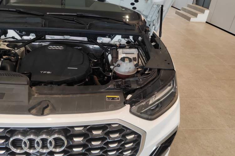 Used Audi Q5L Sportback 2021 40 TFSI Luxury Edition Engine Bay Left