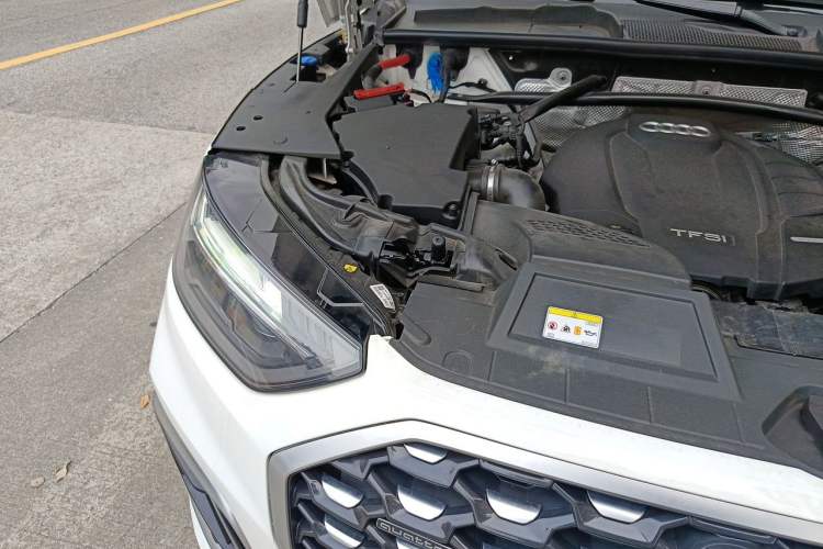 Used Audi Q5L Sportback 2021 40 TFSI Fashion Model Engine Bay Right