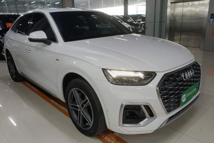 Used Audi Q5L Sportback 2021 40 TFSI Fashion Model Front Right 45 Deg