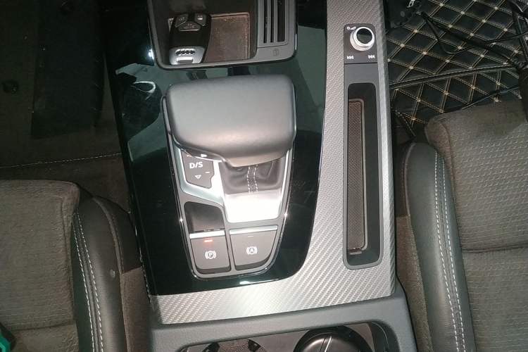 Used Audi Q5L Sportback 2021 40 TFSI Luxury Edition Gear Lever