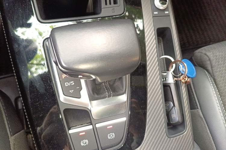 Used Audi Q5L Sportback 2021 45 TFSI Luxury Edition Gear Lever