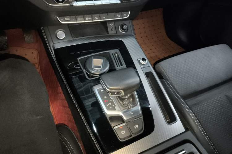 Used Audi Q5L Sportback 2021 40 TFSI Luxury Edition Gear Lever