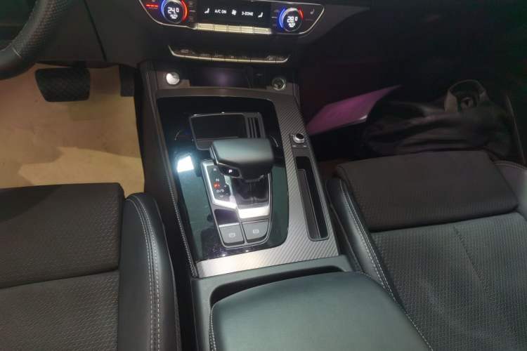 Used Audi Q5L Sportback 2021 40 TFSI Luxury Edition Gear Lever
