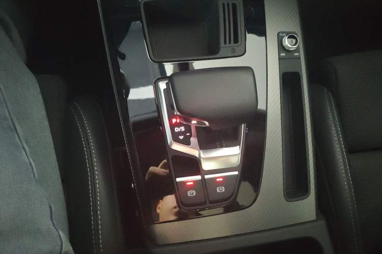 Used Audi Q5L Sportback 2021 40 TFSI Luxury Edition Gear Lever