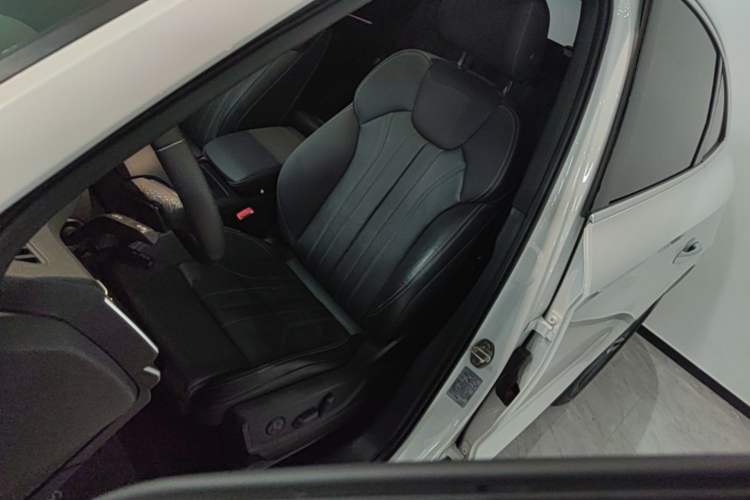 Used Audi Q5L Sportback 2021 40 TFSI Fashion Model Left Front Seat