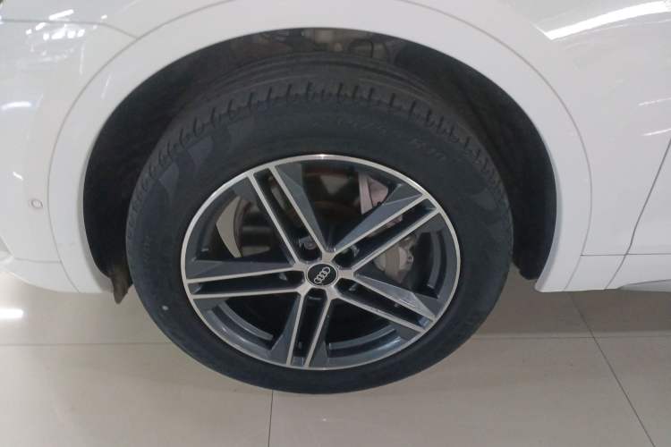 Used Audi Q5L Sportback 2021 40 TFSI Fashion Model Left Front Wheel Hub