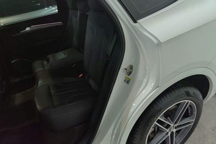 Used Audi Q5L Sportback 2021 40 TFSI Fashion Model Left Rear Seat