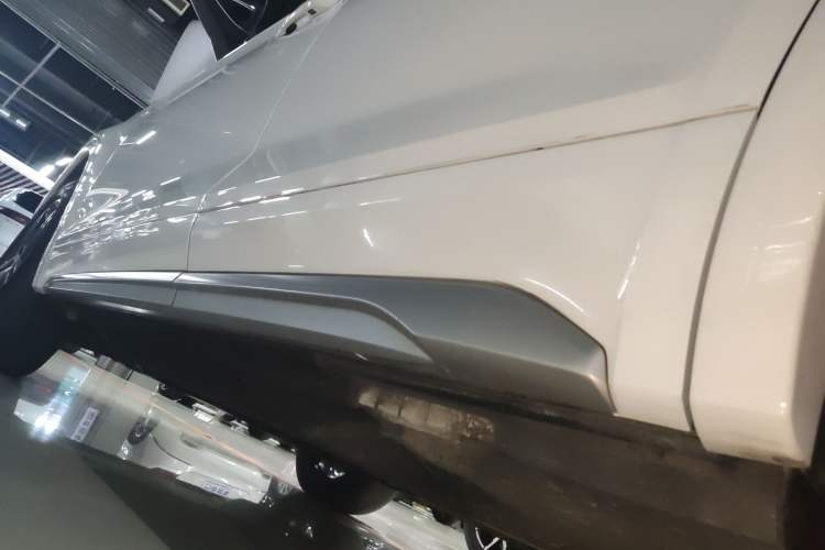 Used Audi Q5L Sportback 2021 40 TFSI Fashion Model Left Side Sill