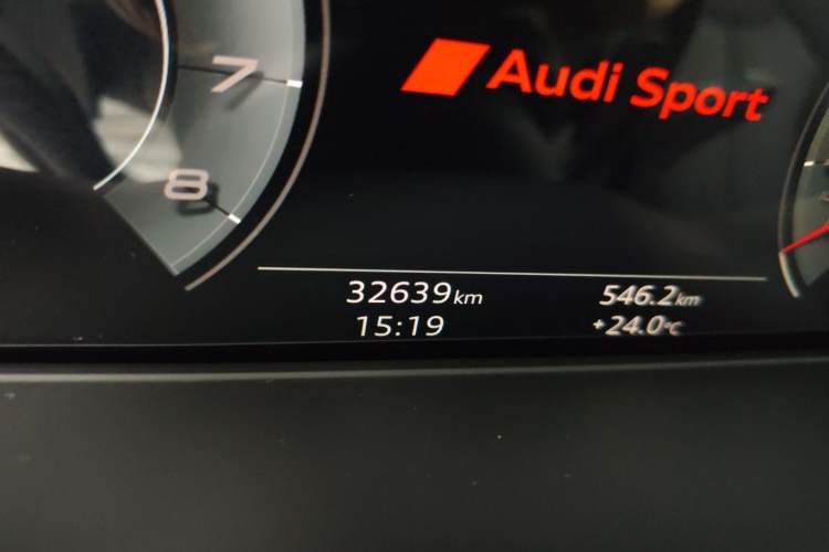 Used Audi Q5L Sportback 2021 40 TFSI Fashion Model Odometer Close Up