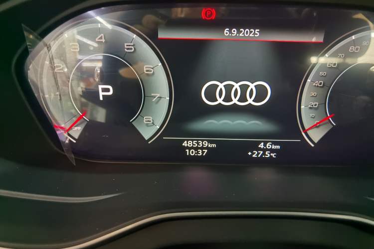 Used Audi Q5L Sportback 2021 40 TFSI Fashion Model Odometer Close Up