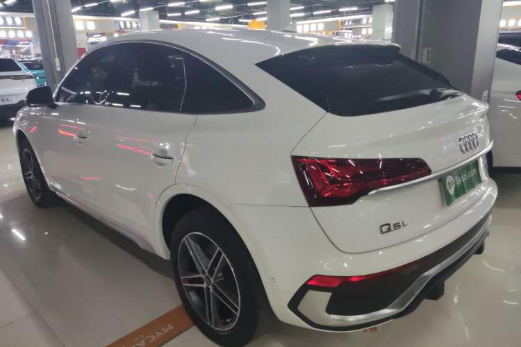 Used Audi Q5L Sportback 2021 40 TFSI Fashion Model Rear Left 45 Deg