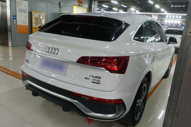 Used Audi Q5L Sportback 2021 40 TFSI Fashion Model Rear Right 45 Deg