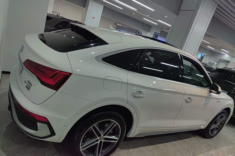 Used Audi Q5L Sportback 2021 40 TFSI Fashion Model Rear Right 45 Deg