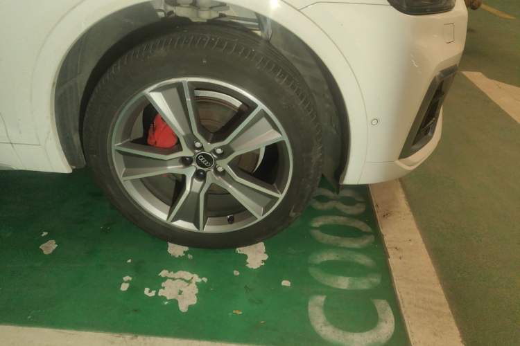Used Audi Q5L Sportback 2021 45 TFSI Luxury Edition Right Front Wheel Hub