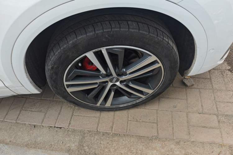 Used Audi Q5L Sportback 2021 40 TFSI Luxury Edition Right Front Wheel Hub