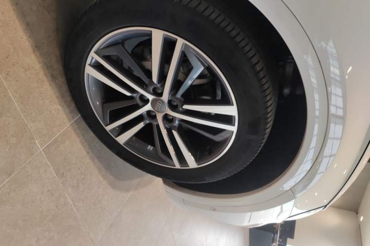 Used Audi Q5L Sportback 2021 40 TFSI Luxury Edition Right Front Wheel Hub