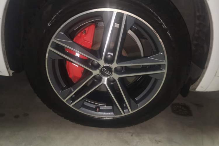 Used Audi Q5L Sportback 2021 40 TFSI Fashion Model Right Front Wheel Hub