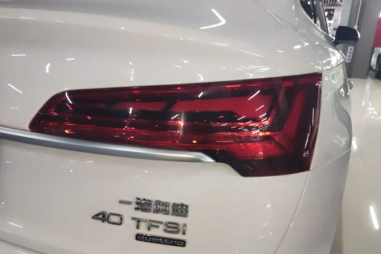 Used Audi Q5L Sportback 2021 40 TFSI Fashion Model Right Rear Taillight