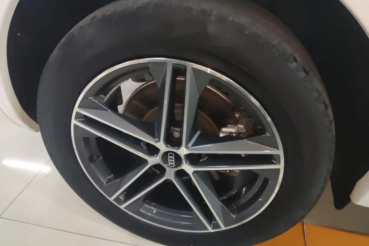 Used Audi Q5L Sportback 2021 40 TFSI Fashion Model Right Rear Wheel Hub