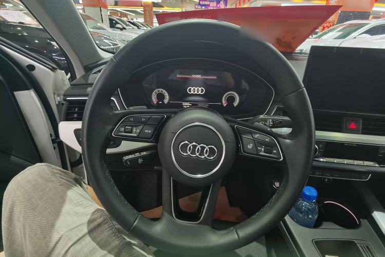 Used Audi Q5L Sportback 2021 40 TFSI Fashion Model Steering Wheel
