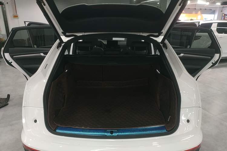 Used Audi Q5L Sportback 2021 40 TFSI Luxury Edition Trunk